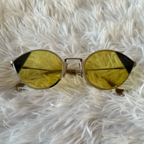 NEW! FENDI CAT EYE SUNGLASSES - Picture 1 of 5